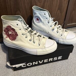 Never Worn Womens High Top Converse